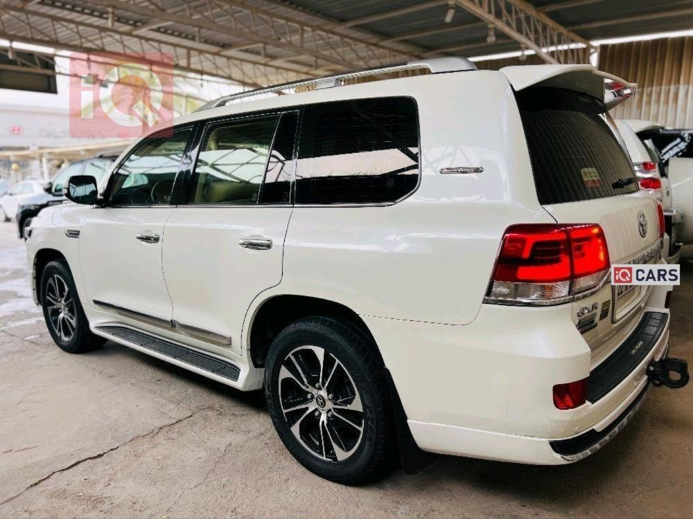 تويوتا لاندكروزر